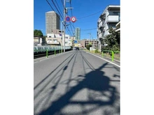 【東京都/練馬区東大泉】東京都練馬区東大泉5丁目 土地 前面道路は見通しの良い直線道路で、開放感があります。圧迫感が少なく、のびのびとした暮らしを叶えます。