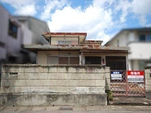 【京都府/京都市右京区西京極郡町】京都府京都市右京区西京極郡町 土地 敷地を有効活用できる整形地です。現況古家あり。平坦な地勢のため、お子様やご高齢の方の歩行もスムーズ。