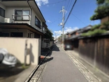 【京都府/京都市北区小山堀池町】京都府京都市北区小山堀池町 土地 敷地は大きな道路に面していないため、車のエンジン音などを比較的気にせずにお過ごしいただけます。