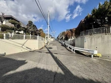 【兵庫県/神戸市須磨区東落合】兵庫県神戸市須磨区東落合2丁目 土地 第一種低層住居専用地域内の閑静な住宅街に位置しています。ゆったりと落ち着きのある暮らしが叶います。