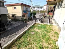 【兵庫県/神戸市垂水区小束山本町】兵庫県神戸市垂水区小束山本町2丁目 土地 低層住宅が並ぶ第一種低層住居専用地域ですので、周囲は落ち着いた住宅街が広がります。更地渡しです。