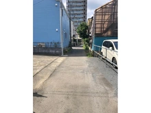 【埼玉県/所沢市有楽町】所沢市有楽町 土地 前面の公道の写真(写真左側が当該物件になります)