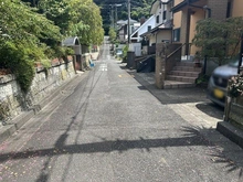 【神奈川県/鎌倉市浄明寺】鎌倉市浄明寺四丁目戸建 前面道路（西側から撮影）