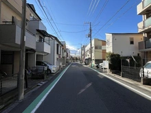 【神奈川県/横浜市鶴見区汐入町】鶴見区汐入町3丁目　戸建 前面道路含む外観