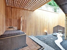 【京都府/京都市左京区吉田神楽岡町】京都市左京区吉田神楽岡町★露天風呂付中古戸建 外観：庭・露天風呂