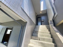 【兵庫県/伊丹市北伊丹】兵庫県伊丹市北伊丹7丁目　戸建 玄関前階段