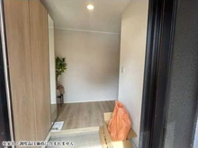 【神奈川県/横浜市港南区日野】横浜市港南区日野4丁目 中古一戸建て 玄関