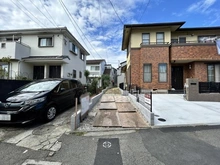 【神奈川県/茅ヶ崎市浜竹】茅ヶ崎市浜竹2丁目　新築戸建 駐車場：駐車場・アプローチ