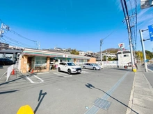 【神奈川県/川崎市多摩区生田】川崎市多摩区生田8丁目　中古戸建 セブン-イレブン 川崎生田8丁目店（現地より約350m）