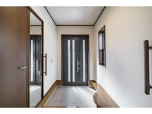 【東京都/町田市広袴】町田市広袴3丁目　中古戸建 玄関
