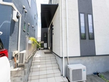 【神奈川県/横浜市金沢区柳町】横浜市金沢区柳町　中古戸建 アプローチ