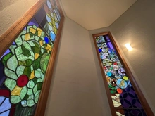 【神奈川県/横浜市都筑区荏田南】横浜市都筑区荏田南4丁目　中古戸建て ステンドグラス（階段吹き抜け部分）