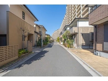 【東京都/西東京市谷戸町】コスモアベニューひばりが丘ザ・プライベートプレイス 分譲地内