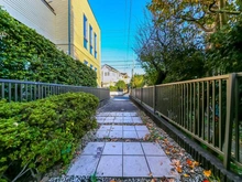 【東京都/杉並区善福寺】杉並区善福寺1丁目　中古戸建 アプローチ