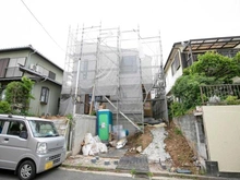 【神奈川県/横浜市都筑区荏田南】横浜市都筑区荏田南三丁目　新築戸建 建築中の外観