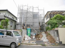 【神奈川県/横浜市都筑区荏田南】横浜市都筑区荏田南三丁目　新築戸建 建築中の外観