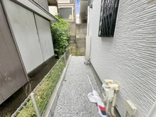 【神奈川県/横浜市保土ケ谷区境木本町】保土ケ谷区境木本町　新築戸建 通路（建物左側）