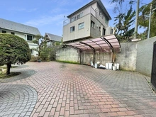 【神奈川県/三浦郡葉山町下山口】三浦郡葉山町下山口　戸建 駐車スペース、庭