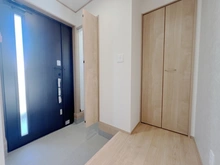 【東京都/町田市三輪緑山】町田市三輪緑山4丁目　新築戸建　B号棟／全8棟 玄関