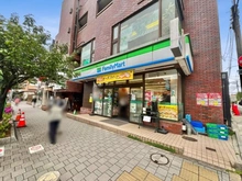【東京都/世田谷区新町】世田谷区新町三丁目　賃貸併用住宅 ファミリーマート 世田谷新町三丁目店（現地より約310m）：徒歩約4分