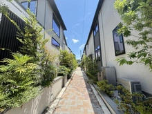 【東京都/国分寺市西恋ヶ窪】プラウドシーズン西国分寺エアガーデン 前面道路