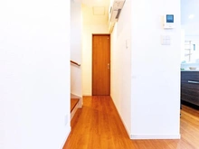 【神奈川県/横浜市鶴見区江ケ崎町】横浜市鶴見区江ヶ崎町　中古戸建 廊下