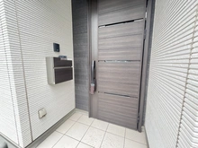 【神奈川県/横浜市西区岡野】横浜市西区岡野2丁目　中古戸建 玄関