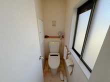 【千葉県/千葉市花見川区長作台】千葉市花見川区長作台二丁目　中古戸建 トイレ：家具調度品は価格に含まれません。