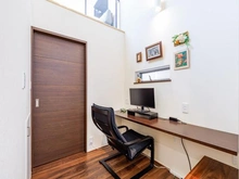 【埼玉県/さいたま市中央区大戸】さいたま市中央区大戸3丁目　戸建て 1階ホール：約2.1帖。テレワークにもご利用いただけます