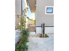 【埼玉県/さいたま市西区西大宮】さいたま市西区西大宮2丁目　戸建 アプローチ