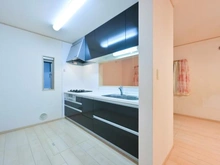 【埼玉県/さいたま市大宮区三橋】さいたま市大宮区三橋4丁目　戸建 キッチン：家具調度品は価格に含まれません