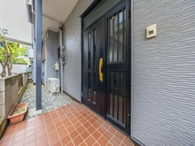【埼玉県/さいたま市南区太田窪】さいたま市南区太田窪2丁目中古戸建 玄関