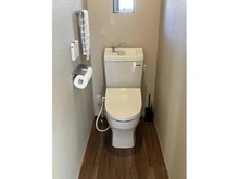【埼玉県/東松山市高坂】東松山市高坂5丁目　戸建 トイレ：2階部分
温水シャワー機能付きです。