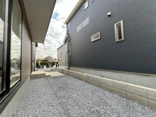 【埼玉県/川口市戸塚】川口市戸塚5丁目 2号棟 外観：全4区画　手前茶色の建物