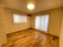 【埼玉県/さいたま市緑区大字中尾】さいたま市緑区大字中尾　戸建 洋室：2階8.0帖洋室