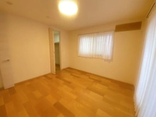 【埼玉県/さいたま市緑区大字中尾】さいたま市緑区大字中尾　戸建 洋室：2階8.0帖洋室