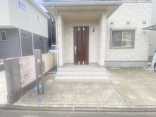 【埼玉県/さいたま市緑区大字中尾】さいたま市緑区大字中尾　戸建 玄関