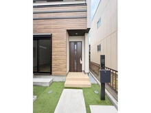 【埼玉県/川口市戸塚東】 川口市戸塚東2丁目新築戸建　B号棟 玄関