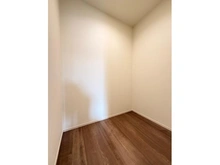 【埼玉県/川口市戸塚東】 川口市戸塚東2丁目新築戸建　B号棟 収納：キッチン横物入：パントリーとして使えます。