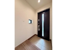 【埼玉県/川口市戸塚東】 川口市戸塚東2丁目新築戸建　B号棟 玄関