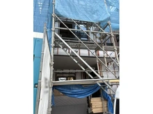 【埼玉県/さいたま市浦和区仲町】さいたま市浦和区仲町4丁目 新築戸建て 2号棟 建築中の外観：全6棟、中央