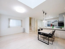 【埼玉県/さいたま市緑区原山】さいたま市緑区原山1丁目　戸建 リビング・ダイニング