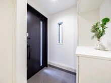 【埼玉県/さいたま市緑区原山】さいたま市緑区原山1丁目　戸建 玄関