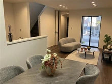 【埼玉県/さいたま市南区太田窪】さいたま市南区太田窪5丁目　2号棟　新築戸建 リビング：※家具・調度品等は販売価格に含まれておりません