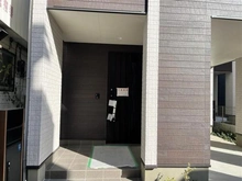 【埼玉県/蕨市南町】蕨市南町3丁目III期　1号棟 玄関：全8区画