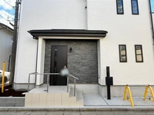 【埼玉県/さいたま市南区大字大谷口】さいたま市南区大字大谷口　新築戸建A号棟 建築中の外観：全3棟