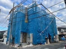 【埼玉県/川口市戸塚東】川口市戸塚東4丁目　新築戸建A号棟 建築中の外観：全2区画　左側