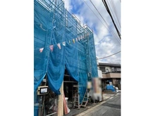 【埼玉県/川口市戸塚東】川口市戸塚東4丁目　新築戸建B号棟 建築中の外観：全2区画　中央