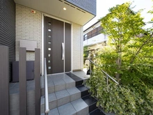 【千葉県/流山市東初石】流山市東初石1丁目／戸建 アプローチ