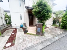 【千葉県/白井市桜台】白井市桜台4丁目／戸建 外観：2台駐車可能
※ 車種による
